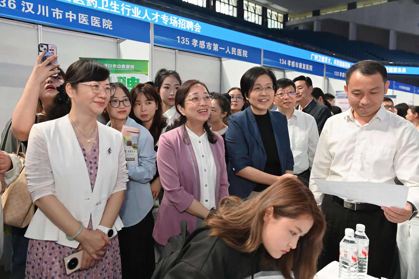 “才聚荆楚·卫来可期”2025年湖北省首场医药卫生行业人才专场招聘会成功举办 近150家单位点燃金秋引才热潮